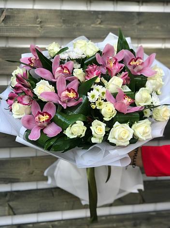 Букет цветов из: Розы и Хризантемы в Сватково