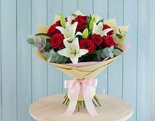 Букет цветов из:  Лилии и Розы в Сватково