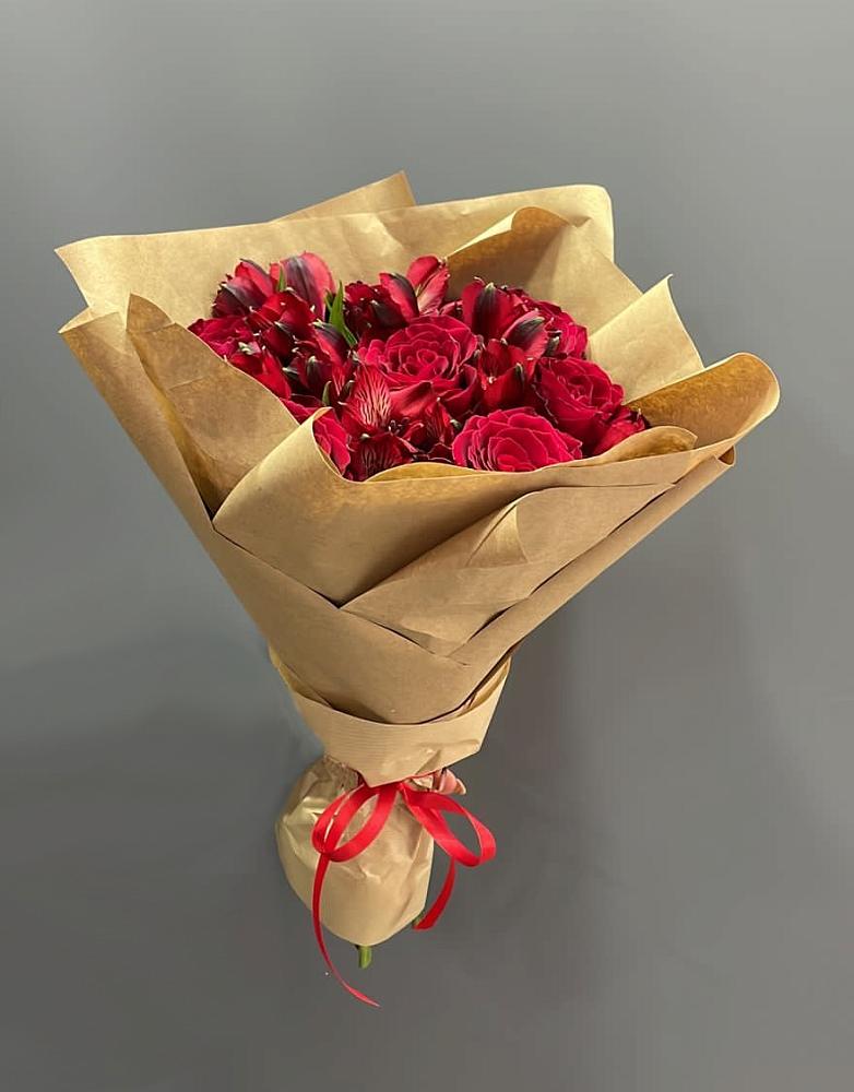 Букет цветов из: Альстромерии и Розы в Сватково