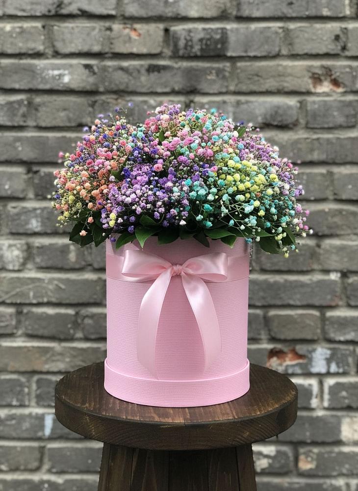 Цветочная композиция из Гипсофила и Розы в шляпной коробке в Сватково