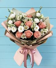 Букет цветов из:  Розы, Альстромерии и Лизиантусы в Сватково
