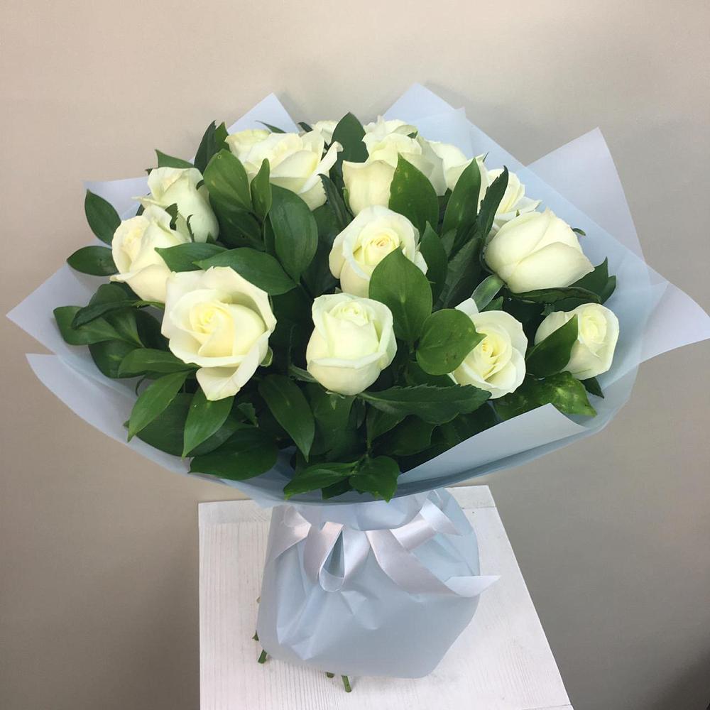 Букет 15 Белых роз Проуд в Сватково