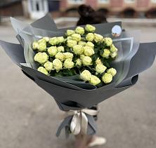 Букет Белые кустовые розы Солинеро в Сватково