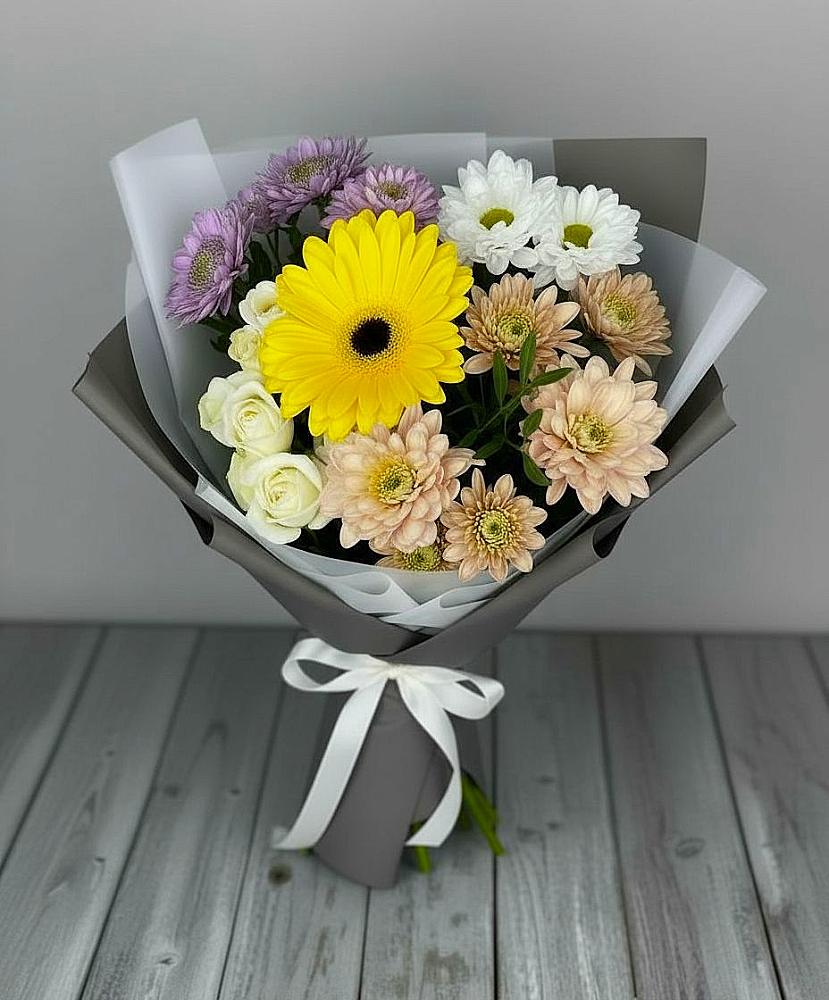 Букет цветов из: Розы, Герберы и Хризантемы в Сватково