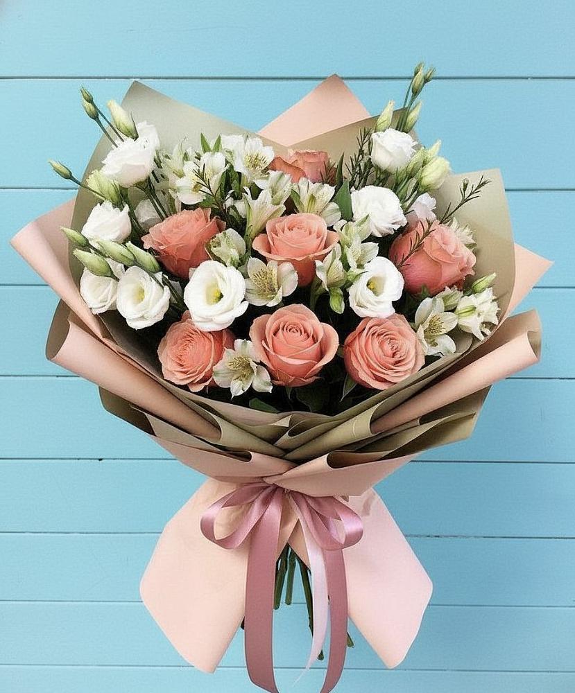 Букет цветов из: Розы, Альстромерии и Лизиантусы в Сватково