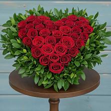 Цветочная композиция из Розы в виде сердца в Сватково