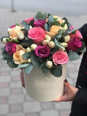 Цветочная композиция из Розы в шляпной коробке в Сватково