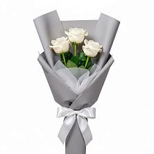 Букет 3 белые розы в Сватково