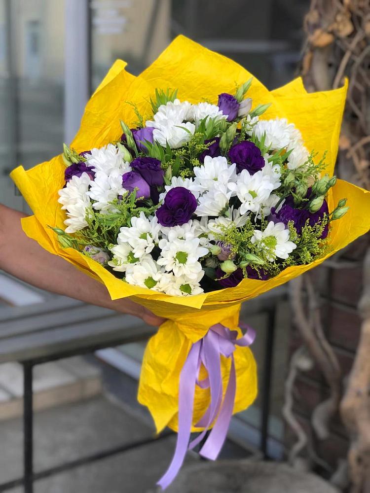 Букет цветов из: Ирисы, Хризантемы и Ромашки в Сватково