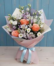 Букет цветов из:  Лизиантусы, Розы, Альстромерии и Гипсофила #REPLACE_PRED# Сватково