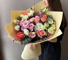 Букет цветов из:  Розы, Лизиантусы и Гвоздики #REPLACE_PRED# Сватково
