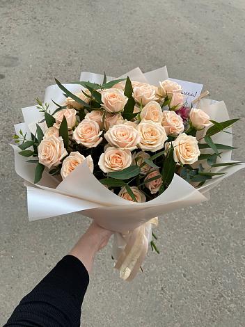 Букет Кремовые розы Латте в Сватково