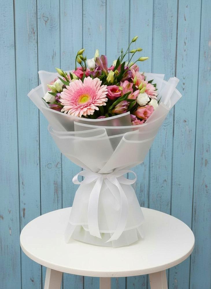 Букет цветов из: Герберы, Альстромерии и Лизиантусы в Сватково