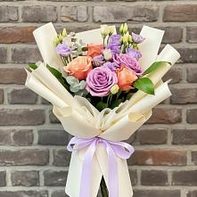 Букет цветов из:  Лизиантусы и Розы в Сватково