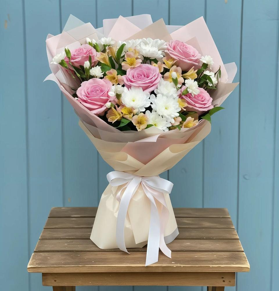 Букет цветов из: Гвоздики, Орхидеи и Розы в Сватково