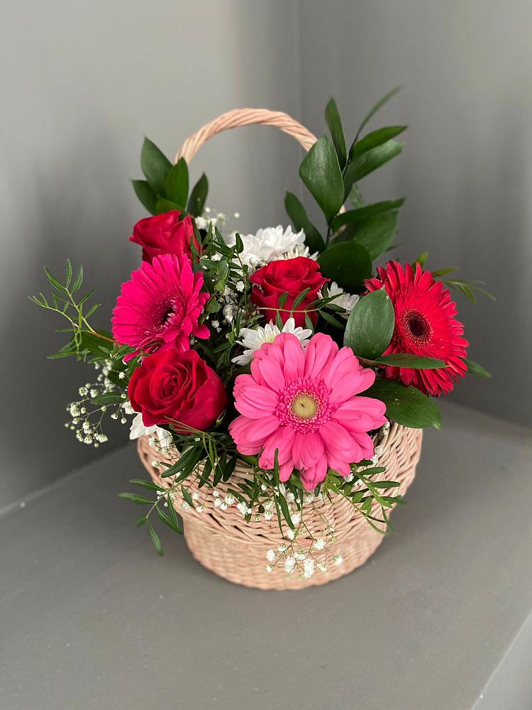 Цветочная композиция из Розы, Хризантемы и Герберы в корзине в Сватково