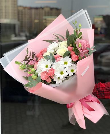 Букет цветов из: Розы, Лизиантусы и Хризантемы в Сватково