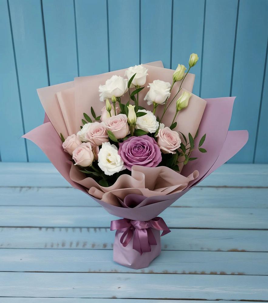 Букет цветов из: Розы и Лизиантусы в Сватково